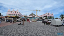 Royal Plaza Mall Oranjestad 24.11.23 Zu Fuß mit Taxi Fähre Boot Bus zu karibischen Stränden AIDAperla 017
