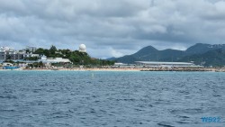 Maho Beach Philipsburg 22.10.31 Wundervolle Straende tuerkises Meer und Regenzeit in der Karibik AIDAperla 026