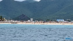 Maho Beach Philipsburg 22.10.31 Wundervolle Straende tuerkises Meer und Regenzeit in der Karibik AIDAperla 028