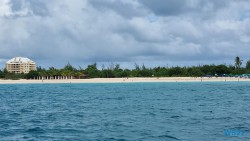 Mullet Bay Beach Philipsburg 22.10.31 Wundervolle Straende tuerkises Meer und Regenzeit in der Karibik AIDAperla 035