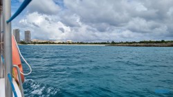 Philipsburg 22.10.31 Wundervolle Straende tuerkises Meer und Regenzeit in der Karibik AIDAperla 033