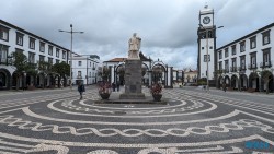 Estátua de Gonçalo Velho Cabral Ponta Delgada 24.03.05 Traumhafte Strände und Wale in Mittelamerika und Karibik AIDAluna 024