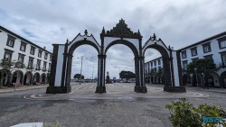 Portas da Cidade Ponta Delgada 24.03.06 Traumhafte Strände und Wale in Mittelamerika und Karibik AIDAluna 036