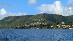 Roseau 24.12.01 Zu Fuß mit Taxi Fähre Boot Bus zu karibischen Stränden AIDAperla 027
