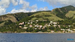 Roseau 24.12.01 Zu Fuß mit Taxi Fähre Boot Bus zu karibischen Stränden AIDAperla 029