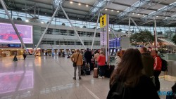 Flughafen Duesseldorf 22.10.24 Wundervolle Straende tuerkises Meer und Regenzeit in der Karibik AIDAperla 010