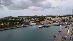 St. John's 24.12.02 Zu Fuß mit Taxi Fähre Boot Bus zu karibischen Stränden AIDAperla 020