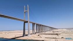 Al Salam Brücke Suezkanal 23.04.26 Von Arabien durch den Suezkanal zu Mittelmeerinseln AIDAcosma 079