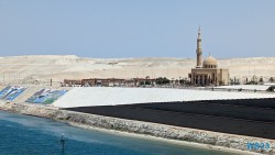 New Ismailia Suezkanal 23.04.26 Von Arabien durch den Suezkanal zu Mittelmeerinseln AIDAcosma 067