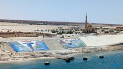 New Ismailia Suezkanal 23.04.26 Von Arabien durch den Suezkanal zu Mittelmeerinseln AIDAcosma 071