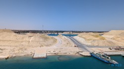 Suezkanal 23.04.26 Von Arabien durch den Suezkanal zu Mittelmeerinseln AIDAcosma 036