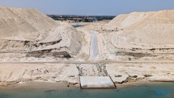Suezkanal 23.04.26 Von Arabien durch den Suezkanal zu Mittelmeerinseln AIDAcosma 045