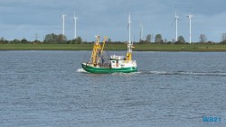 Überführung der AIDAcosma über die Ems Emssperrwerk Emden 21.10.23