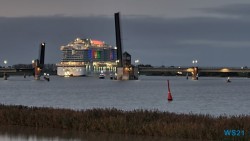 Überführung der AIDAcosma über die Ems Jann-Berghaus-Brücke Leer 21.10.23