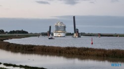 Überführung der AIDAcosma über die Ems Jann-Berghaus-Brücke Leer 21.10.23