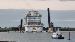 Überführung der AIDAcosma über die Ems Jann-Berghaus-Brücke Leer 21.10.23