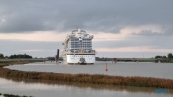 Überführung der AIDAcosma über die Ems Jann-Berghaus-Brücke Leer 21.10.23