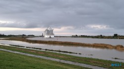 Überführung der AIDAcosma über die Ems Jann-Berghaus-Brücke Leer 21.10.23