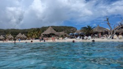 Cas Abao Beach Willemstad 24.11.24 Zu Fuß mit Taxi Fähre Boot Bus zu karibischen Stränden AIDAperla 007