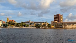 Gouverneurspalast Willemstad 24.11.24 Zu Fuß mit Taxi Fähre Boot Bus zu karibischen Stränden AIDAperla 024