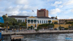 Gouverneurspalast Willemstad 24.11.24 Zu Fuß mit Taxi Fähre Boot Bus zu karibischen Stränden AIDAperla 025