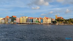 Handelskade Willemstad 24.11.24 Zu Fuß mit Taxi Fähre Boot Bus zu karibischen Stränden AIDAperla 027