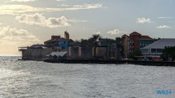 Willemstad 24.11.24 Zu Fuß mit Taxi Fähre Boot Bus zu karibischen Stränden AIDAperla 032
