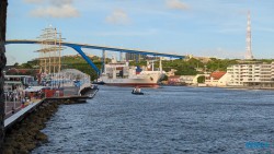 Willemstad 24.11.24 Zu Fuß mit Taxi Fähre Boot Bus zu karibischen Stränden AIDAperla 033