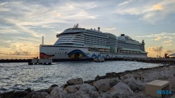 Willemstad 24.11.24 Zu Fuß mit Taxi Fähre Boot Bus zu karibischen Stränden AIDAperla 035