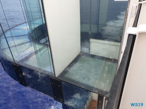 Beschädigter Skywalk Atlantik 19.04.17 – Strände der Karibik über den Atlantik AIDAperla 003 Beschädigter Skywalk Atlantik 19.04.17 - Strände der Karibik über den Atlantik AIDAperla