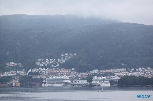 Azura AIDAdiva Bergen 19.08.08 – Fjorde Berge Wasserfälle – Fantastische Natur in Norwegen AIDAbella 010 Azura AIDAdiva Bergen 19.08.08 - Fjorde Berge Wasserfälle - Fantastische Natur in Norwegen AIDAbella