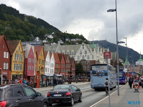 Bryggen Bergen 19.08.08 – Fjorde Berge Wasserfälle – Fantastische Natur in Norwegen AIDAbella 025 Bryggen Bergen 19.08.08 - Fjorde Berge Wasserfälle - Fantastische Natur in Norwegen AIDAbella