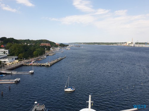 Kiel 19.07.28 – Fjorde Berge Wasserfälle – Fantastische Natur in Norwegen AIDAbella 013 Kiel 19.07.28 - Fjorde Berge Wasserfälle - Fantastische Natur in Norwegen AIDAbella
