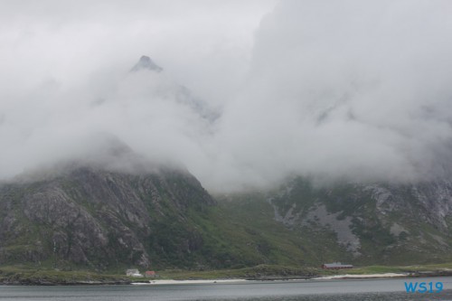 Leknes 19.08.04 – Fjorde Berge Wasserfälle – Fantastische Natur in Norwegen AIDAbella 003 Leknes 19.08.04 - Fjorde Berge Wasserfälle - Fantastische Natur in Norwegen AIDAbella