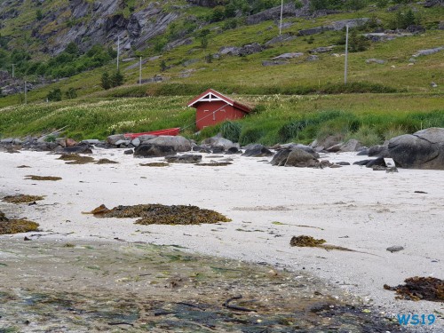 Leknes 19.08.04 – Fjorde Berge Wasserfälle – Fantastische Natur in Norwegen AIDAbella 014 Leknes 19.08.04 - Fjorde Berge Wasserfälle - Fantastische Natur in Norwegen AIDAbella