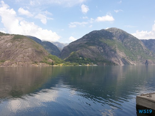 Åkrafjord Haugesund 19.07.30 – Fjorde Berge Wasserfälle – Fantastische Natur in Norwegen AIDAbella 015 Åkrafjord Haugesund 19.07.30 - Fjorde Berge Wasserfälle - Fantastische Natur in Norwegen AIDAbella