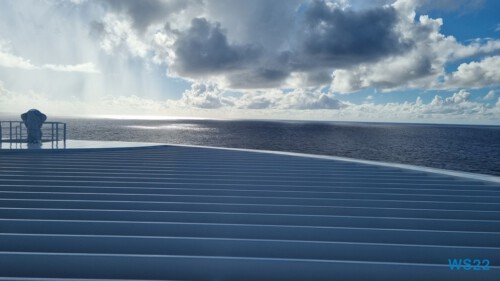 Atlantik 22.10.30 Wundervolle Straende tuerkises Meer und Regenzeit in der Karibik AIDAperla 006
