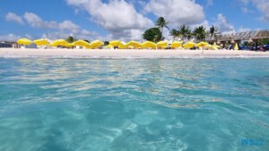 Carlisle Bay Bridgetown 22.11.03 Wundervolle Straende tuerkises Meer und Regenzeit in der Karibik AIDAperla 026