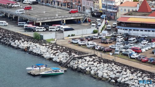 Wassertaxi Anleger St. Georges 22.11.02 Wundervolle Straende tuerkises Meer und Regenzeit in der Karibik AIDAperla 012 Wassertaxi Anleger St. Georges 22.11.02 Wundervolle Straende tuerkises Meer und Regenzeit in der Karibik AIDAperla 012