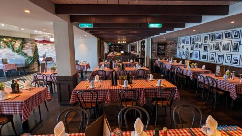 23.04.23 Deck 8 Ristorante Mamma Mia Von Arabien durch den Suezkanal zu Mittelmeerinseln AIDAcosma 029 23.04.23 Deck 8 Ristorante Mamma Mia Von Arabien durch den Suezkanal zu Mittelmeerinseln AIDAcosma 029