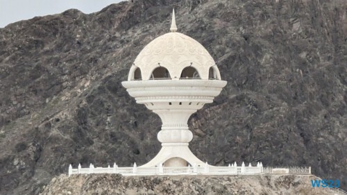 Riyam Censer Muscat 23.04.18 Von Arabien durch den Suezkanal zu Mittelmeerinseln AIDAcosma 059 Riyam Censer Muscat 23.04.18 Von Arabien durch den Suezkanal zu Mittelmeerinseln AIDAcosma 059