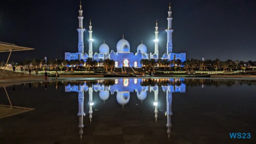 Sheikh Zayed Moschee Abu Dhabi 23.04.15 Von Arabien durch den Suezkanal zu Mittelmeerinseln AIDAcosma 006 Sheikh Zayed Moschee Abu Dhabi 23.04.15 Von Arabien durch den Suezkanal zu Mittelmeerinseln AIDAcosma 006