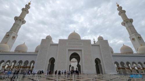 Sheikh Zayed Moschee Abu Dhabi 23.04.16 Von Arabien durch den Suezkanal zu Mittelmeerinseln AIDAcosma 028 Sheikh Zayed Moschee Abu Dhabi 23.04.16 Von Arabien durch den Suezkanal zu Mittelmeerinseln AIDAcosma 028
