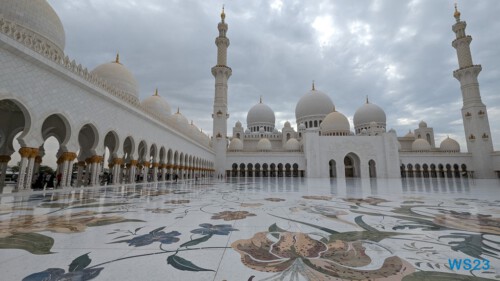 Sheikh Zayed Moschee Abu Dhabi 23.04.16 Von Arabien durch den Suezkanal zu Mittelmeerinseln AIDAcosma 036 Sheikh Zayed Moschee Abu Dhabi 23.04.16 Von Arabien durch den Suezkanal zu Mittelmeerinseln AIDAcosma 036