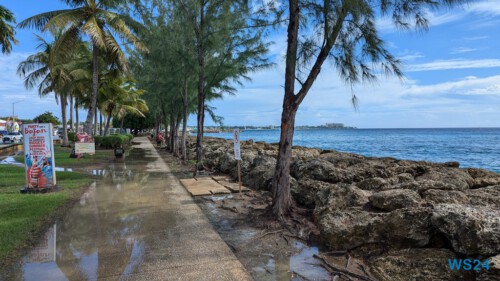 Bridgetown 24.11.28 Zu Fuß mit Taxi Fähre Boot Bus zu karibischen Stränden AIDAperla 002