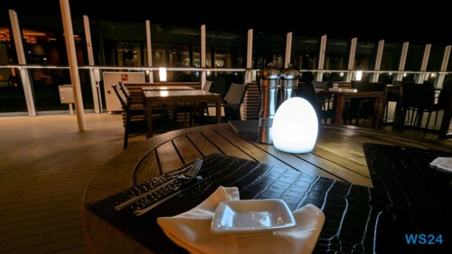 Buffalo Steak House Karibik 24.12.04 Zu Fuß mit Taxi Fähre Boot Bus zu karibischen Stränden AIDAperla 008