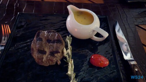 Buffalo Steak House Karibik 24.12.04 Zu Fuß mit Taxi Fähre Boot Bus zu karibischen Stränden AIDAperla 010