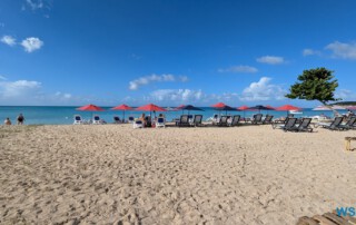 Dickenson Bay St. John's 24.12.02 Zu Fuß mit Taxi Fähre Boot Bus zu karibischen Stränden AIDAperla 001