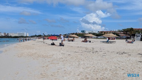 Eagle Beach Oranjestad 24.11.23 Zu Fuß mit Taxi Fähre Boot Bus zu karibischen Stränden AIDAperla 014