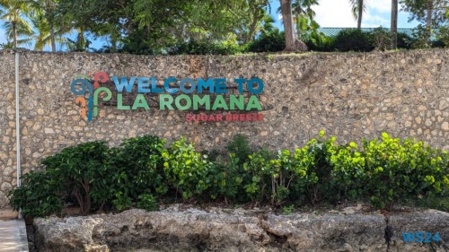 La Romana 24.12.05 Zu Fuß mit Taxi Fähre Boot Bus zu karibischen Stränden AIDAperla 002 La Romana 24.12.05 Zu Fuß mit Taxi Fähre Boot Bus zu karibischen Stränden AIDAperla 002